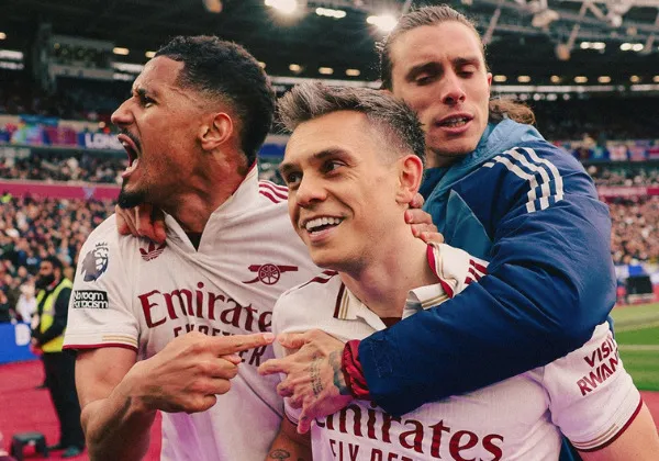 Arsenal é campeão inglês após 22 anos