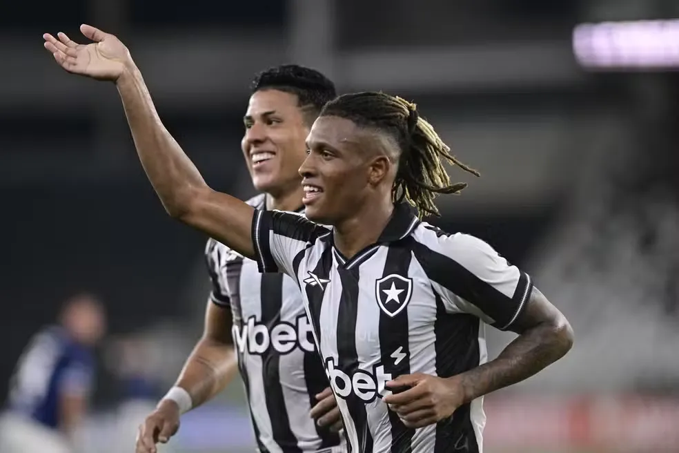 Palmeiras considera 40 milhões de euros valor inviável por Danilo; veja quanto clube se dispõe a investir