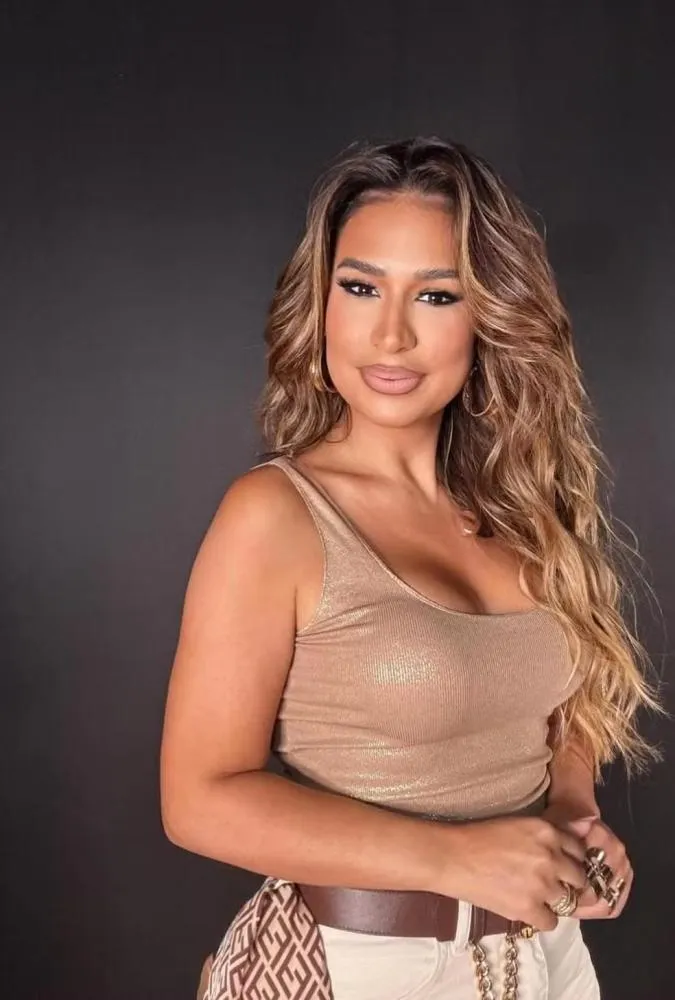 Simone Mendes comemora 42 anos ao lado de Simaria