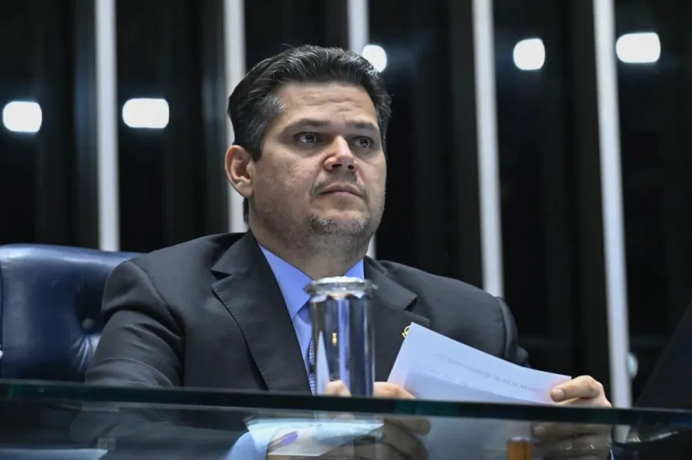 Avanço do fim da 6x1 depende de Alcolumbre e Lula atuará por aprovação