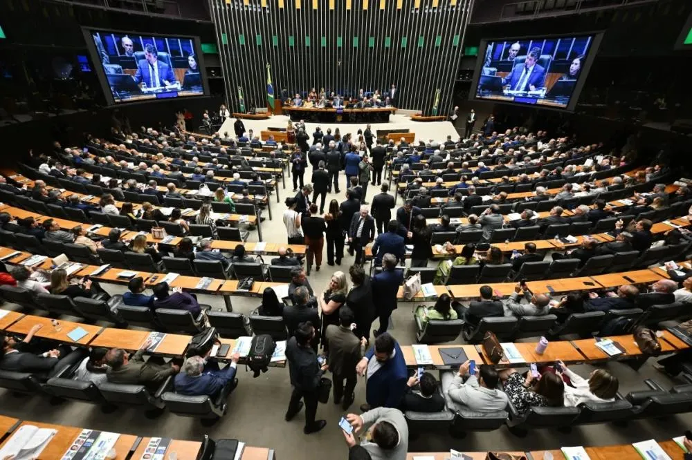 Fim da escala 6x1: oposição avança com proposta alternativa no Senado