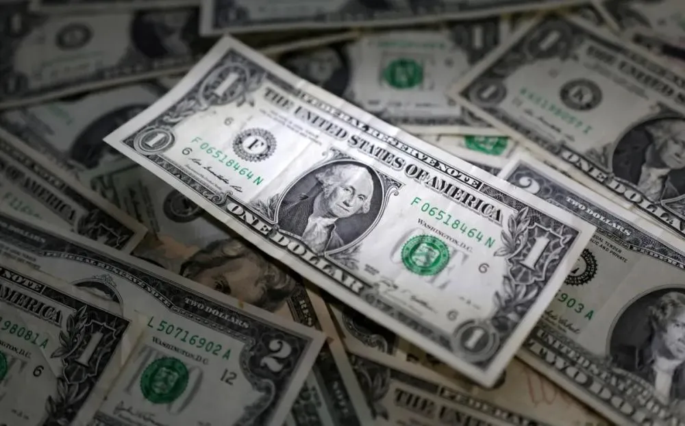 Dólar abre em queda enquanto mercado acompanha desdobramentos da guerra