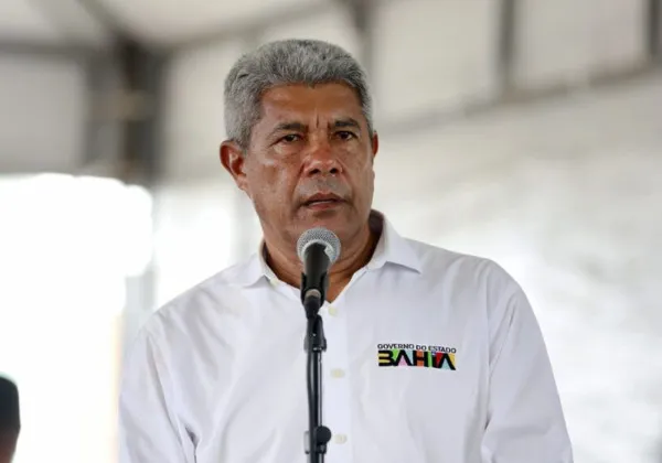 Jerônimo presta solidariedade a ACM Neto após susto em avião