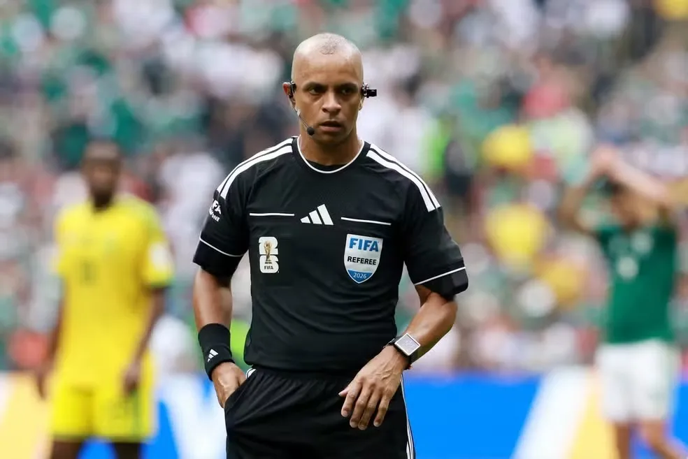  Wilton Pereira Sampaio marca recorde de cartões vermelhos em abertura de Copa do Mundo