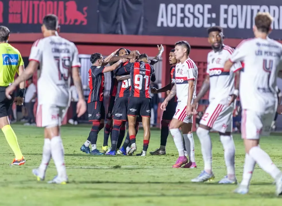 Análise: Vitória vai do talento de Erick ao suor coletivo e transforma classificação em epopeia