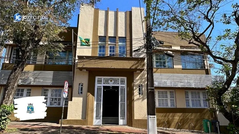 Concurso da Prefeitura de Foz do Iguaçu (PR): edital oferece quase 70 vagas e salários acima de R$ 21 mil