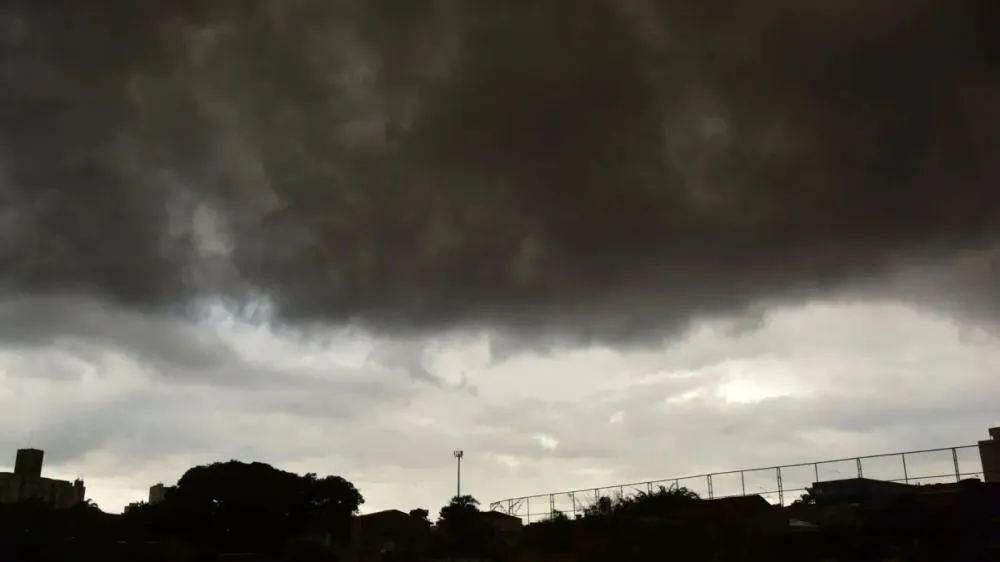 Chuva volta a avançar pelo Brasil nesta sexta (15); veja previsão