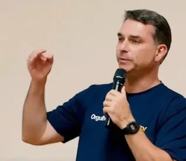 Flávio Bolsonaro vence Lula no 2º turno, diz nova pesquisa